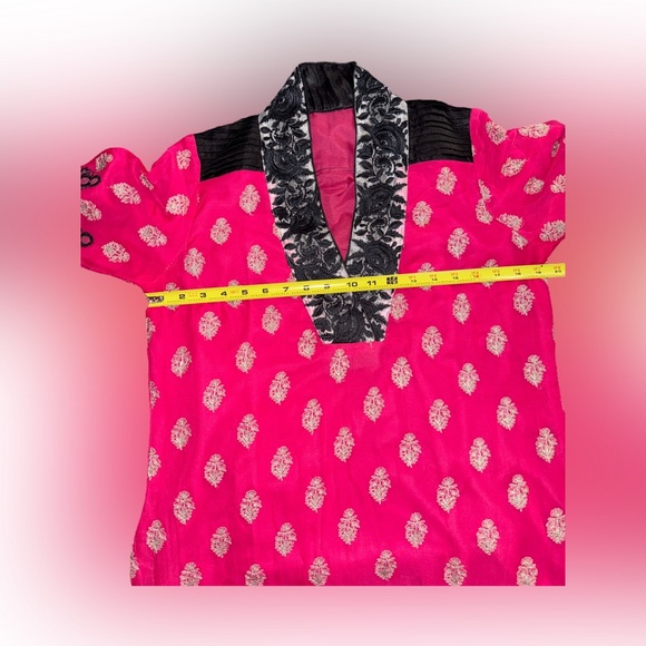 Pink and Black Embroidered Kurta Set - Picture 4 of 6
